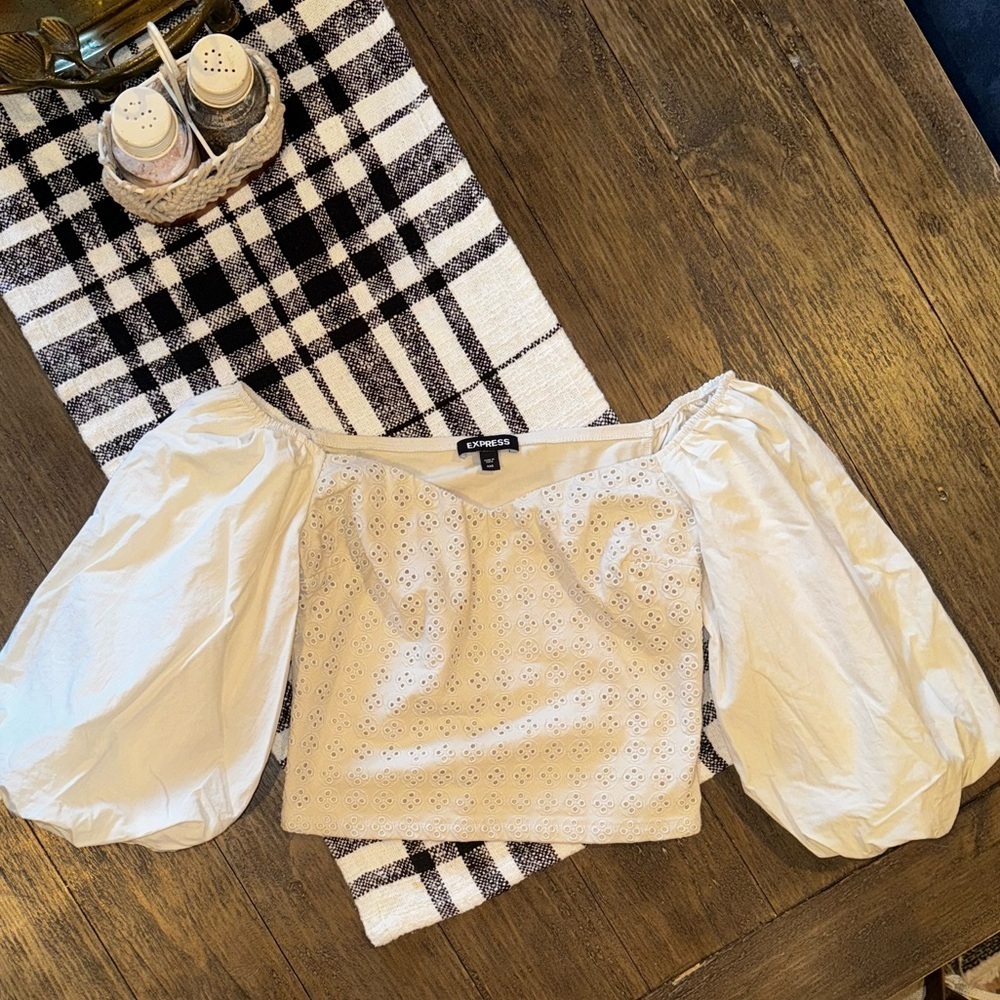 Express Ivory Eyelet Sweetheart Neckline Puff 3/4 Sleeve Crop Top Size XXS